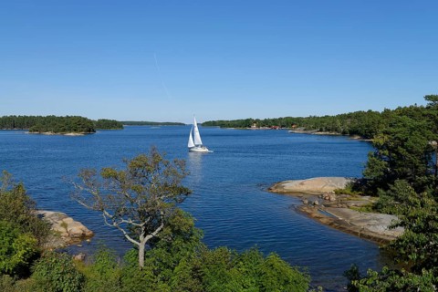 Sailboat and typical round polished rocks