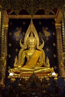 Phra Phuttha Chinnarat Buddha statue