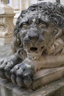 Lion figure
