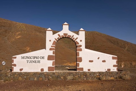 Typical border sign