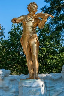 Monument to the composer Johann Strauss II