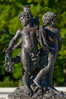 Cherub statues at the fountain basin in the water parterre