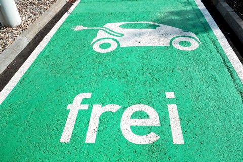 Reserved parking at a charging station for electric cars