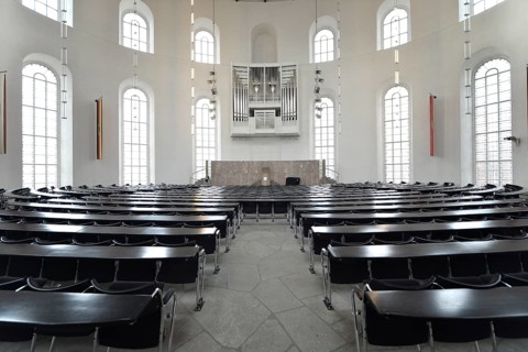 Plenary with the organ by Orgelbau Klais