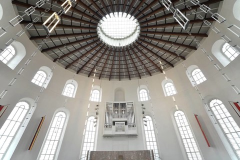 Plenary with the organ by Orgelbau Klais