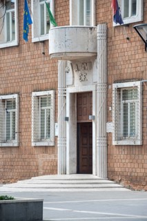 Portal of the police station
