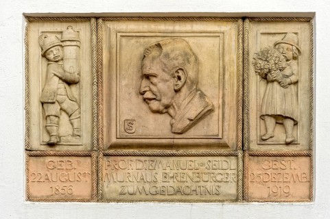 Commemorative relief for Prof. Emanuel von Seidl on the town hall