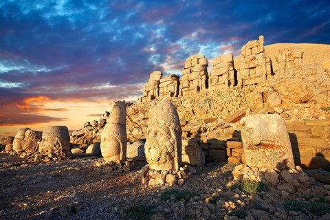 Statues around the tomb of Commagene King Antochus I on the top of Mount Nemrut