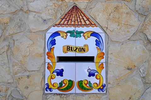 Tiled mailbox labelled 'Buzon'