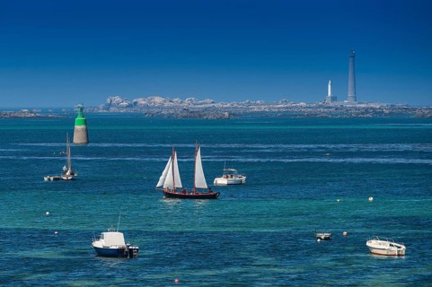 Sailing boats in the bay near Landeda