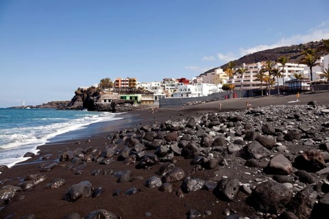 Beach with black sand and the village of Puerto Naos