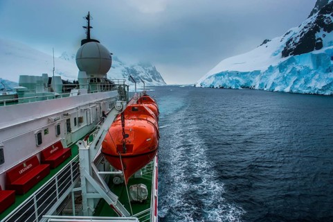 Cruise ship shipping through the Lemaire Channel