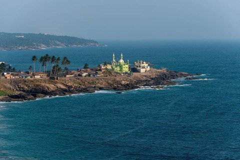 Mohijedin Sher Darga Sherif mosque on a peninsula