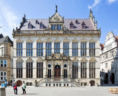 Schutting building