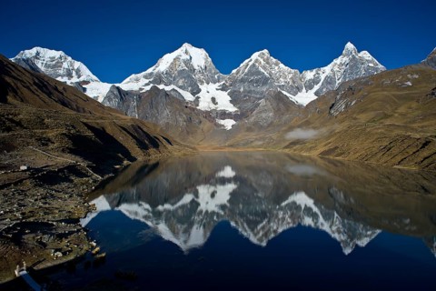Lake Qarwaqucha in the morning