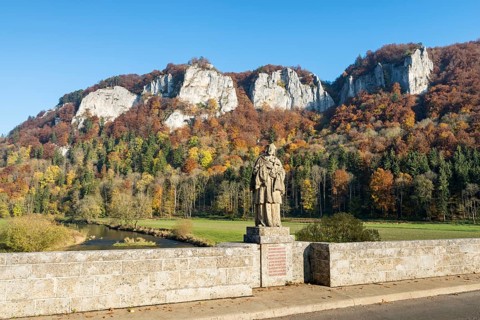 View from the Hausener bridge with the statue of St. Nepomuk towards the Hausener Zinnen rocks