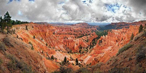 View from Rim Trail into the Queens Garden