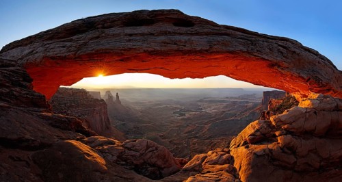 Sunrise at Mesa Arch stone arch