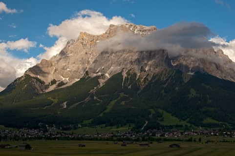 Evening light on the Wetterstein Mountains above the Ehrwalder Becken valley