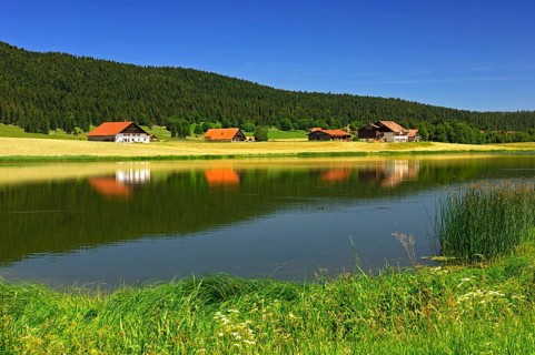 Farmhouses in the Les Tallieres settlement at the Lac des Tailleres
