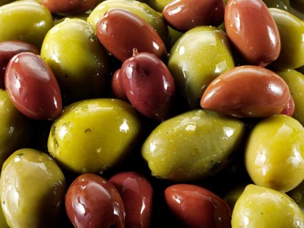 Mixed green and kalamata olives