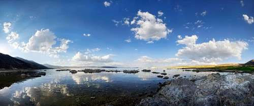 Cloudy sky reflected in the water of the Sees Mono Lake