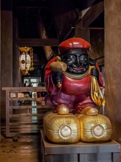 Statue at the entrance of the Kiyomizu-dera temple