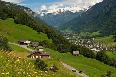 The village of Linthal with the Glarus Alps