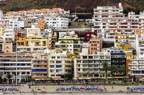 Hotels and apartments with a beach section