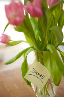 Tulips in vase with the note 'danke'