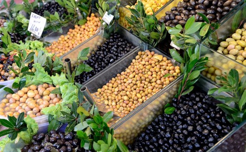 Stand with olives