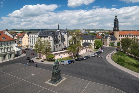 Platz der Demokratie square with Carl August monument