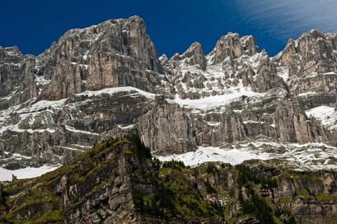 Steep cliffs above the Urnerboden alp