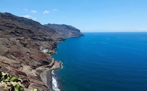 The coast at Playa de las Teresitas