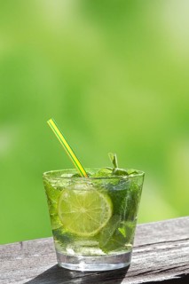 Hugo cocktail with lime and mint