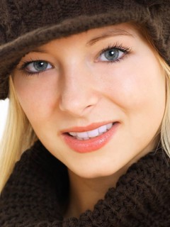 Young woman wearing a brown hat