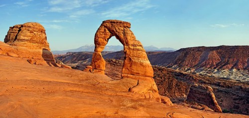 Delicate Arch natural stone arch in front of the La Sal Mountains
