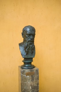Bust of Franz von Lenbach in the atrium