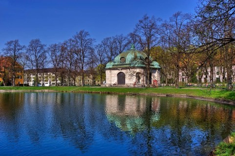 Hubertusbrunnen spring at the east end of Nymphenburg Canal