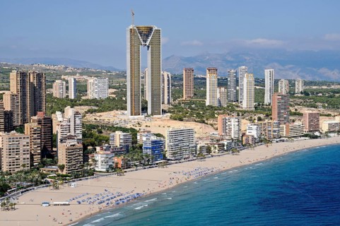 Playa de Poniente beach with the Intempo skyscraper or Benidorm Edificio Intempo