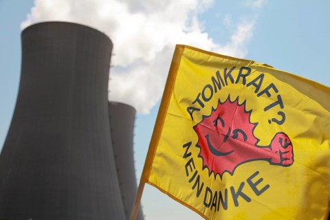 Cloth banner 'Atomkraft? Nein danke'
