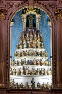Chapel with figures and relics