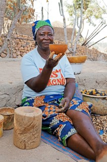 Woman of the Kapsiki ethnic group manufacturing bowls made of clay