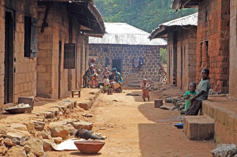 Women and children in the women's area of the Palace of Laikom