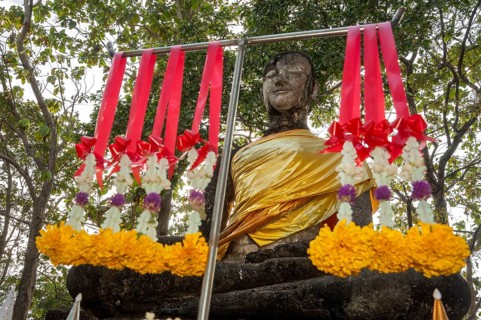 Seated Buddha statue