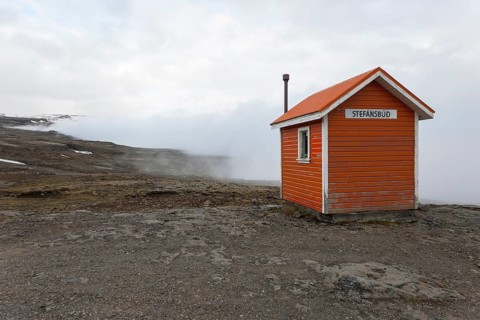 Rescue hut or shelter on a pass at the N 1 road