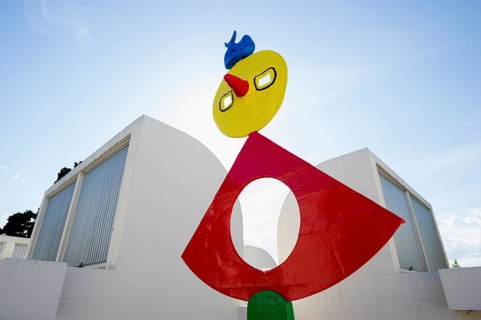 Sculpture on the roof of the Miro Museum