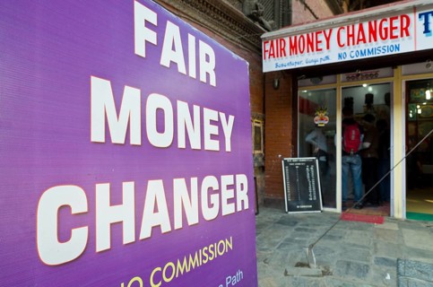 Advertisement sign of a 'fair money changer'