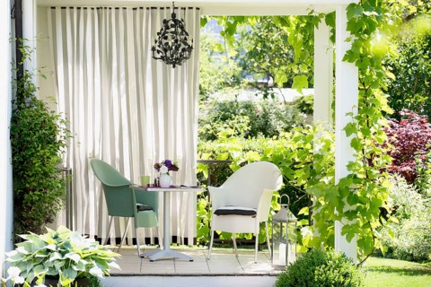 Small terrace with table and chairs