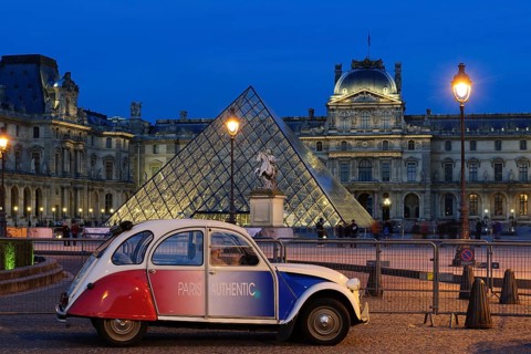 Citroen 2 CV parked front of the Musee du Louvre